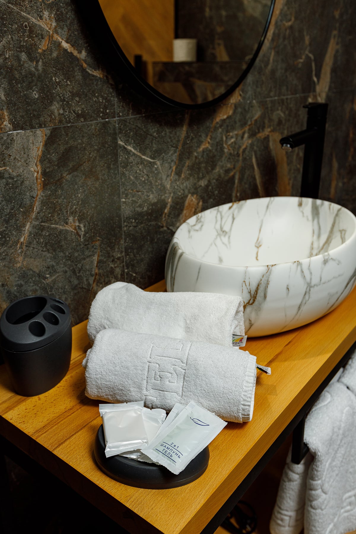 Люкс 5 - головне фото